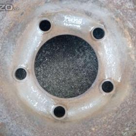 Foto inzerátu blatníky  Fiat 125P, čelo Ś1000, různé startery, altíky, ráfky, hydr čerpadla a další