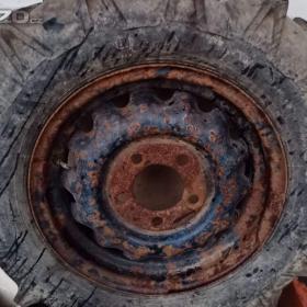 Foto inzerátu blatníky  Fiat 125P, čelo Ś1000, různé startery, altíky, ráfky, hydr čerpadla a další