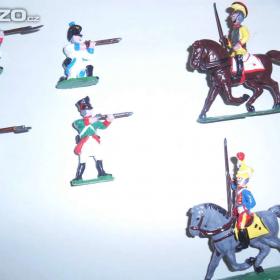 Fotka k inzerátu Cínové figurky -  vojáčci, indiáni, rytíři a další / 14787375