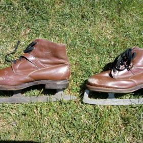 Foto inzerátu Prodám staré zimní brusle.