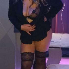 Vášnivá kočička tě vyzdime při erotické masáži & bonus BDSM hrátky  / 15454939