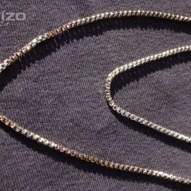 Foto inzerátu Dvojitý řetízek stříbrné barvy