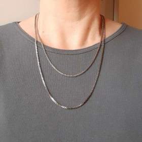 Foto inzerátu Dvojitý řetízek stříbrné barvy