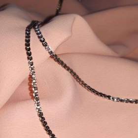 Foto inzerátu Dvojitý řetízek stříbrné barvy