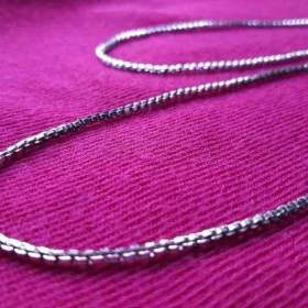 Foto inzerátu Dvojitý řetízek stříbrné barvy