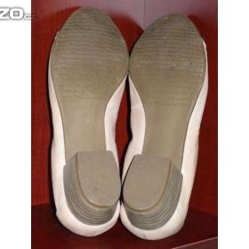 Foto inzerátu Parádní nízké lodičky Tamaris - světle béžové s perletí č. 39