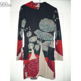 Fotka k inzerátu Nové úpletové mini šaty s přírodním motivem, vel. M/L / 18715765