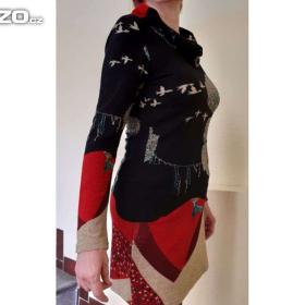 Fotka k inzerátu Nové úpletové mini šaty s přírodním motivem, vel. M/L / 19109544