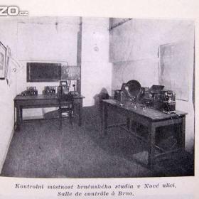 Foto inzerátu Publikace Prvních deset let československého rozhlasu z roku 1935