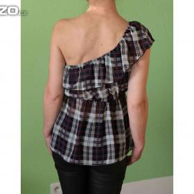 Foto inzerátu Letní tenoučký top na jedno rameno - S-M 