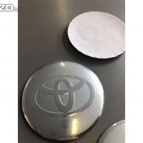 Foto inzerátu Středové pokličky / samolepky alu kola TOYOTA stříbrná