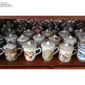 Fotka k inzerátu Sbírka porcelánových hrníčků s víčkem / 19651942