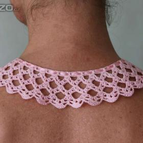 Foto inzerátu Růžový ručně háčkovaný límeček