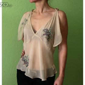 Foto inzerátu Nová jemná košilka s korálkovou aplikací vel.42