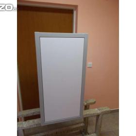 Fotka k inzerátu SKRINKA SEDA S BILYM DVIRKEM / 17926814