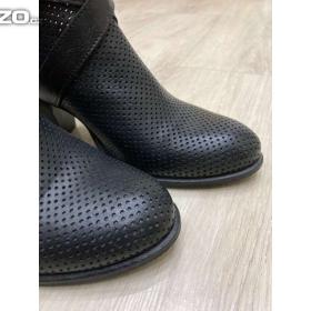 Foto inzerátu Kotníkové boty Baťa