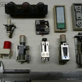 Foto inzerátu Stará elektrická retrotlačítka