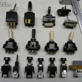 Fotka k inzerátu Přepínače, spínače na autoveterány / 16077029