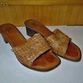 Fotka k inzerátu Sandály, pantofle, nazouváky Baťa vel. 39 / 19127329