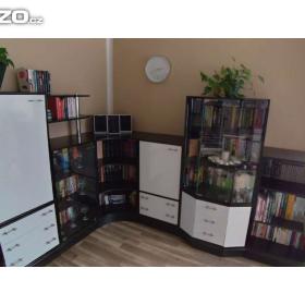 Černobílá starší obývací stěna + černý Tv stolek / 16951419
