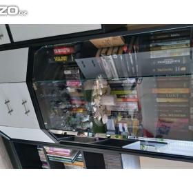Foto inzerátu Černobílá starší obývací stěna + černý Tv stolek