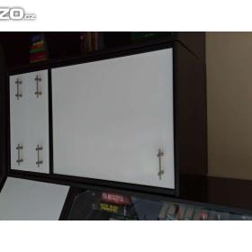Foto inzerátu Černobílá starší obývací stěna + černý Tv stolek