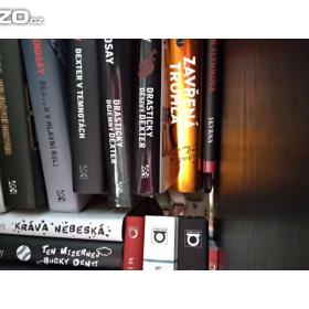 Foto inzerátu Černobílá starší obývací stěna + černý Tv stolek