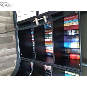 Foto inzerátu Černobílá starší obývací stěna + černý Tv stolek