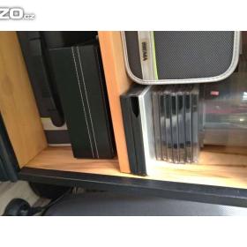 Foto inzerátu Černobílá starší obývací stěna + černý Tv stolek