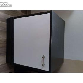 Foto inzerátu Černobílá starší obývací stěna + černý Tv stolek