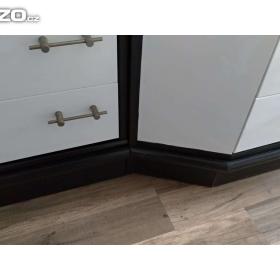 Foto inzerátu Černobílá starší obývací stěna + černý Tv stolek