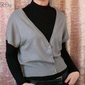 Foto inzerátu Šedý svetřík bez rukávů - vestička Mexx vel.38