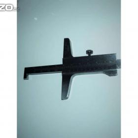 Foto inzerátu Hloubkoměr 0-300 mm, analogový s nosem, kalibrovaný  (SOMET)