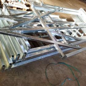 Foto inzerátu VÝPRODEJ,DOVEZEME, Přívěs S NÁSTAVBOU, DVOUOSÝ, JEDNOOSÝ 270X130, 240X130CM. 130KM