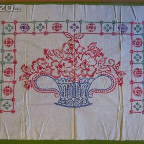 Fotka k inzerátu Stará vyšívaná dečka č. 2 / 18758046