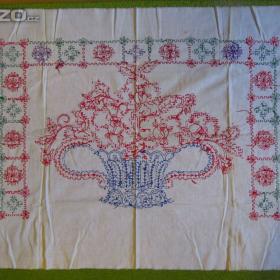 Foto inzerátu Stará vyšívaná dečka č. 2