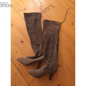 Foto inzerátu Prodám dámské kozačky nad kolena