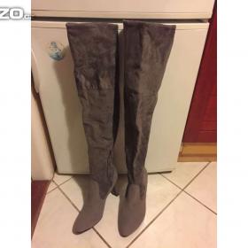 Foto inzerátu Prodám dámské kozačky nad kolena