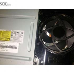 Foto inzerátu XBOX 360 E + 1 x bezdrátový ovladač, 1 org. hra