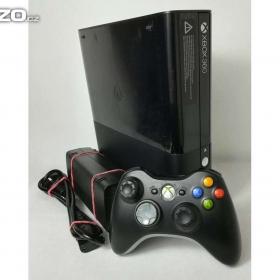 Foto inzerátu XBOX 360 E + 1 x bezdrátový ovladač, 1 org. hra