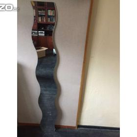 Fotka k inzerátu Daruji zrcadlo ve tvaru vlnovky / 19658599