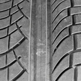 Foto inzerátu Prodám po 2ks letních pneu 235/50 R20: