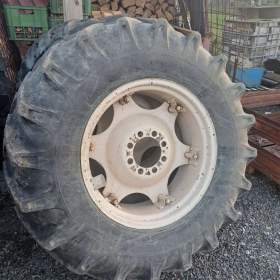 Fotka k inzerátu Zadní kola kompletní 16,9- 28 viz foto / 19269652