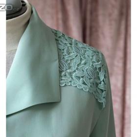 Foto inzerátu Mentolová halenka s krajkou vel.42