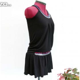 Foto inzerátu Černá dívčí tunika s barevnými flitry - 152-158