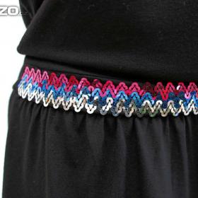Foto inzerátu Černá dívčí tunika s barevnými flitry - 152-158