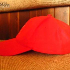 Foto inzerátu Červená kšiltovka