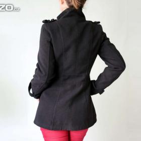 Foto inzerátu Krátký černý kabát - 70% vlna vel.S