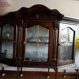 Foto inzerátu Prodám krásný příborník ve starožitném stylu