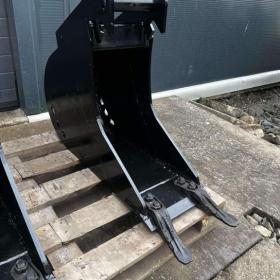 Foto inzerátu Podkopová lžíce 30cm bagr 3,6-5,5t
